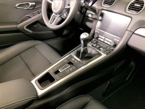 Used 2024 Porsche 718 Boxster RWD image 16