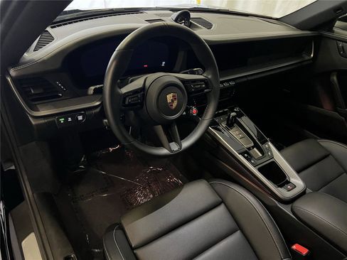 Certified 2025 Porsche 911 Carrera image 4