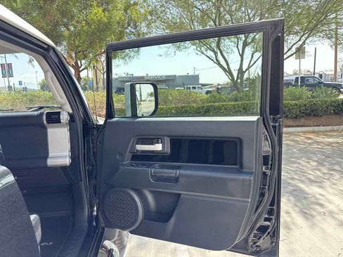 Used 2010 Toyota FJ Cruiser 4WD image 13