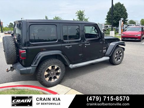 Used 2018 Jeep Wrangler Unlimited Sahara AWD/4WD image 4
