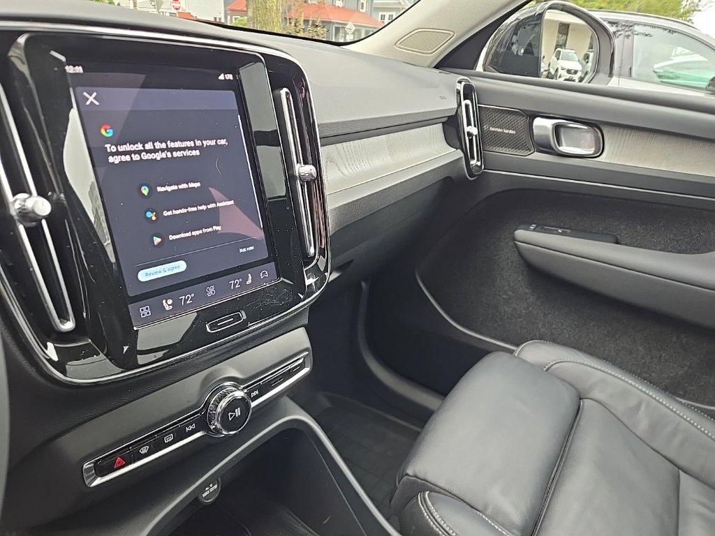 Certified 2024 Volvo XC40 B5 Plus w/ Climate Package AWD/4WD image 22
