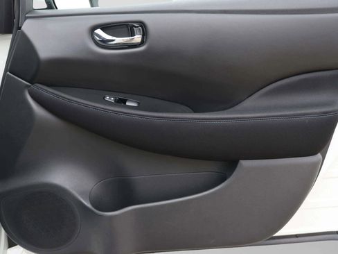 Used 2018 Nissan Leaf SV image 32