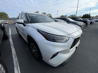 Used 2021 Toyota Highlander XLE video 1