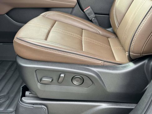 Used 2025 Chevrolet Tahoe High Country image 22