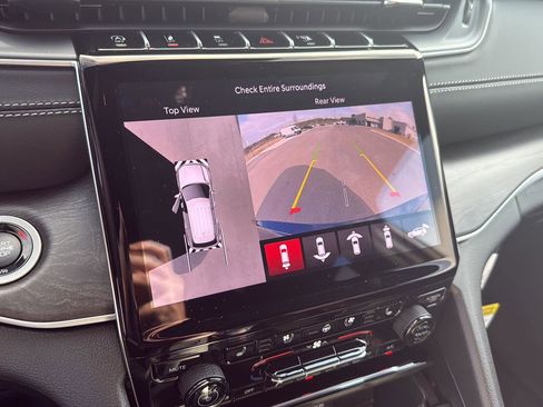 New 2025 Jeep Grand Cherokee Limited w/ Luxury Tech Group II image 19