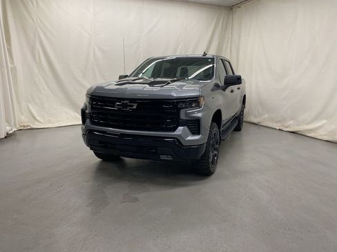 Used 2024 Chevrolet Silverado 1500 LT Trail Boss w/ Dark Appearance Package image 2