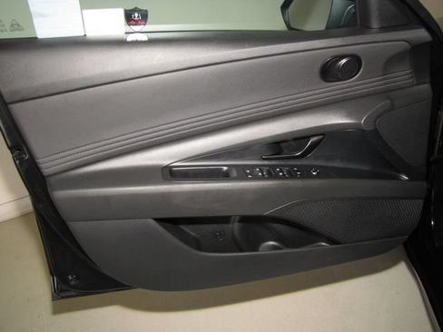 Used 2025 Hyundai Elantra Sport FWD image 9