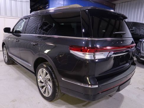 Used 2024 Lincoln Navigator Reserve AWD/4WD image 3