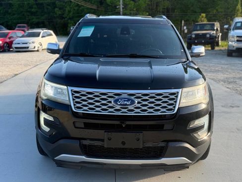 Used 2017 Ford Explorer Platinum image 2