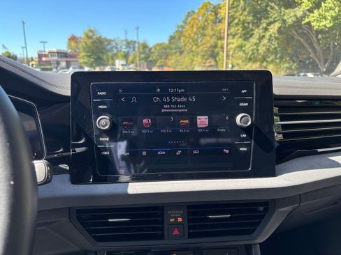 Used 2025 Volkswagen Jetta SE image 21