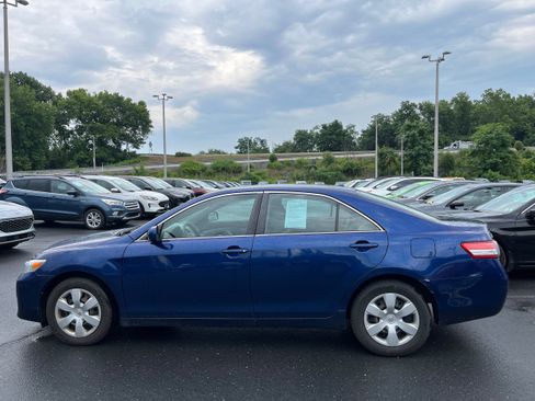 Used 2011 Toyota Camry LE FWD image 7