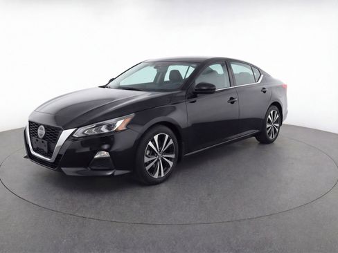 Used 2023 Nissan Sentra SV image 3