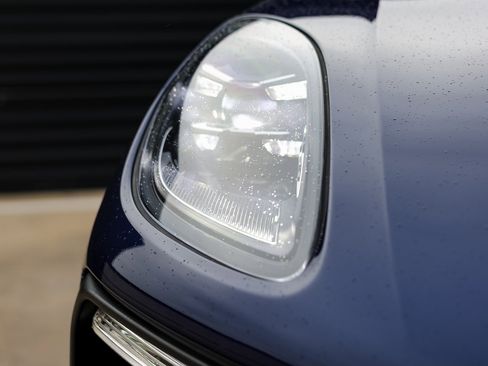 Certified 2023 Porsche Macan image 13