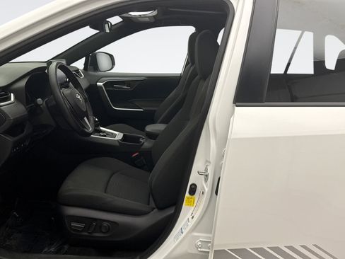 Used 2022 Toyota RAV4 SE w/ Weather & Moonroof Package AWD/4WD image 11