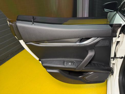 Used 2017 Maserati Ghibli S image 16