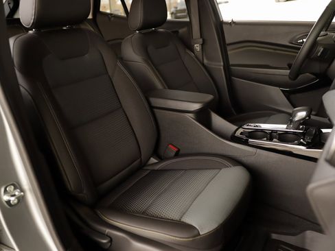 Used 2025 Chevrolet Trax LT w/ Driver Confidence Package image 26