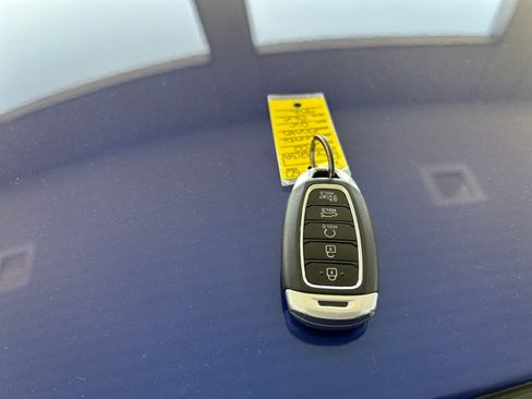Used 2022 Hyundai Elantra SEL w/ Convenience Package FWD image 25