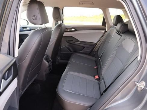 Certified 2023 Volkswagen Taos SE AWD/4WD image 9