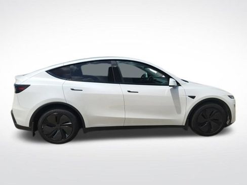Used 2026 Tesla Model Y Long Range AWD/4WD image 9