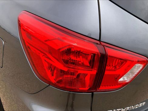 Used 2019 Nissan Pathfinder SL AWD/4WD image 31