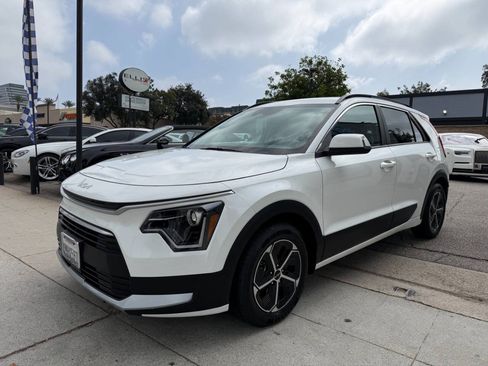 Used 2024 Kia Niro EX FWD image 6