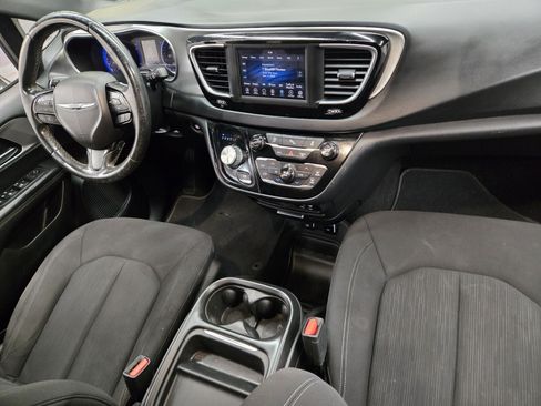 Used 2019 Chrysler Pacifica Touring Plus w/ S Appearance Package FWD image 14