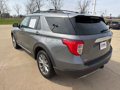 Used 2023 Ford Explorer XLT w/ Equipment Group 202A image 5