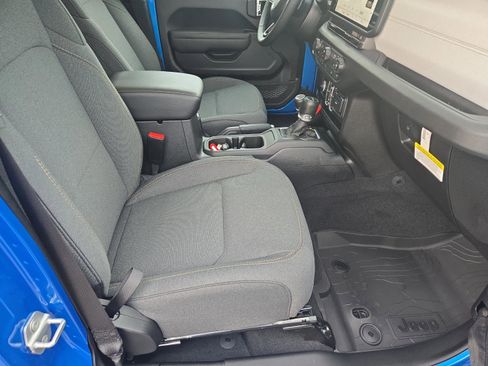 New 2025 Jeep Gladiator Sport image 29