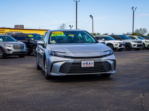 Used 2025 Toyota Camry LE FWD image 10