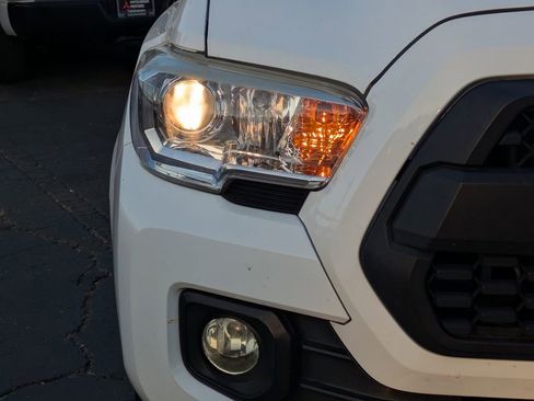 Used 2020 Toyota Tacoma SR w/ SR Convenience Package image 10