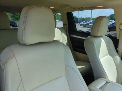 Certified 2016 Toyota Highlander XLE FWD image 7
