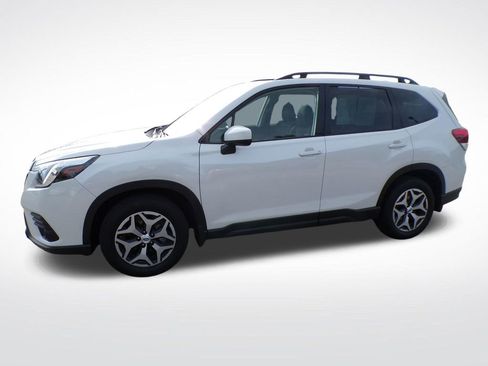 Used 2023 Subaru Forester Premium AWD/4WD image 3