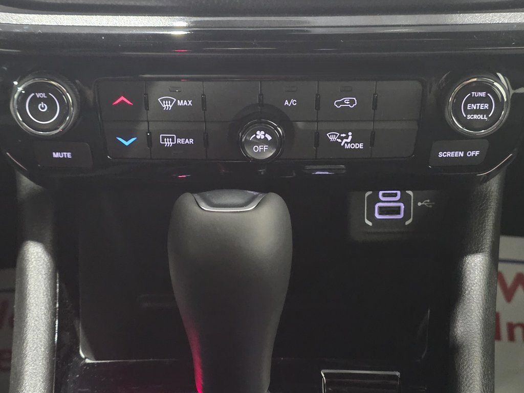 New 2026 Jeep Compass Latitude AWD/4WD image 32