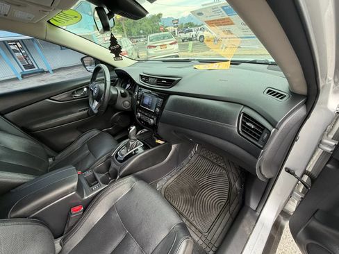 Used 2018 Nissan Rogue SL FWD image 17