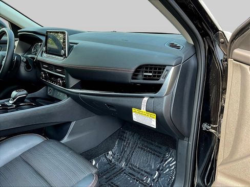Certified 2026 Nissan Rogue SV AWD/4WD image 29