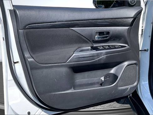 Used 2018 Mitsubishi Outlander AWD image 19