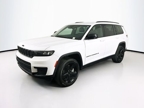 Used 2023 Jeep Grand Cherokee L Altitude image 3