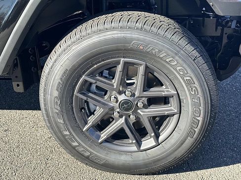 New 2026 Jeep Gladiator Sport AWD/4WD image 10