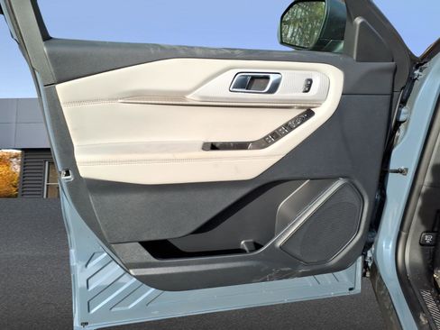 New 2026 Ford Explorer Active w/ Active Comfort Package AWD/4WD image 7