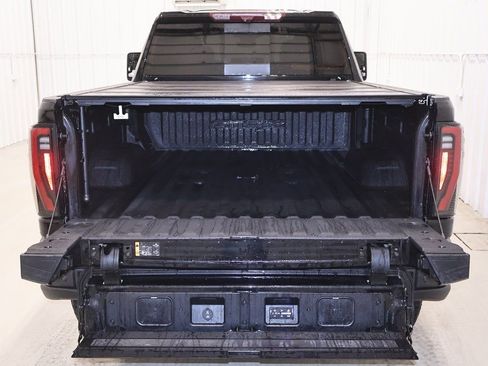 Used 2024 GMC Sierra 2500 AT4X w/ AT4X AEV Edition image 42