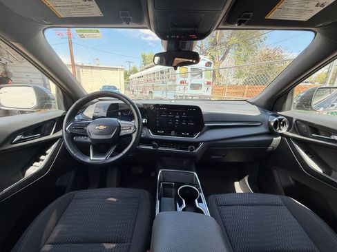 Used 2025 Chevrolet Equinox LT AWD/4WD image 32