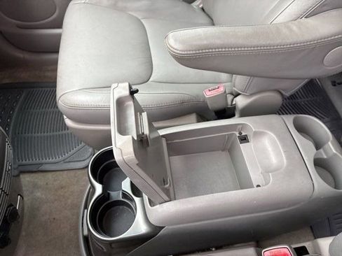 Used 2009 Toyota Sienna XLE image 24
