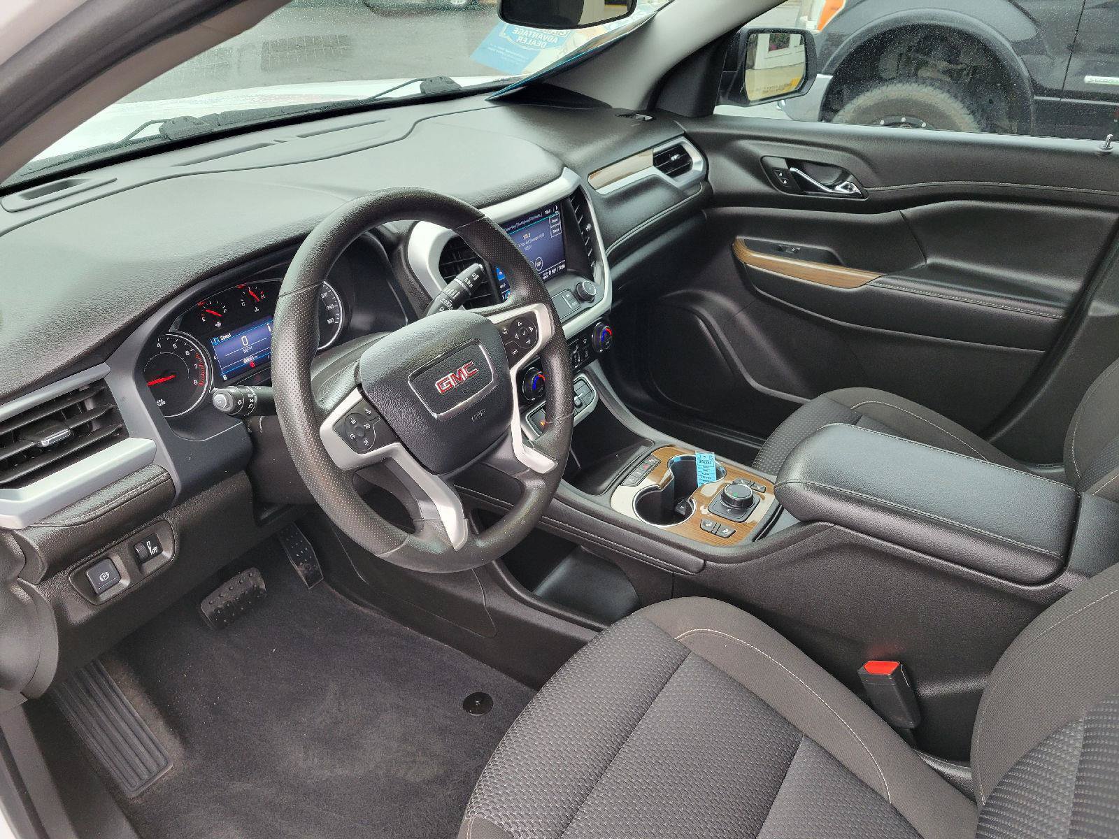 Used 2023 GMC Acadia SLE w/ Driver Convenience Package FWD image 5