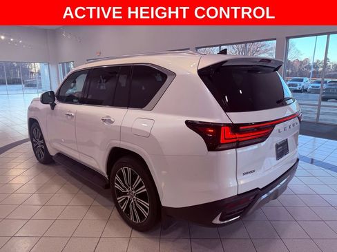Certified 2022 Lexus LX 600 4WD w/ Luxury Package image 5