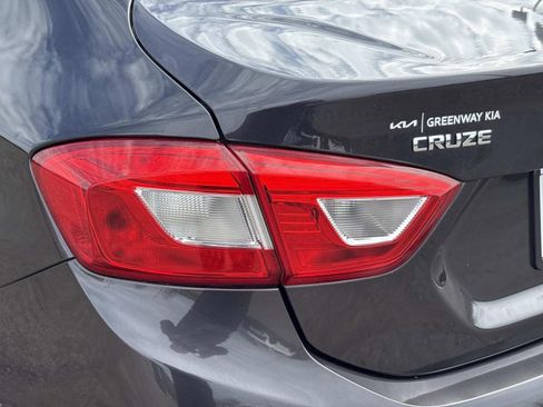 Used 2017 Chevrolet Cruze Premier image 11