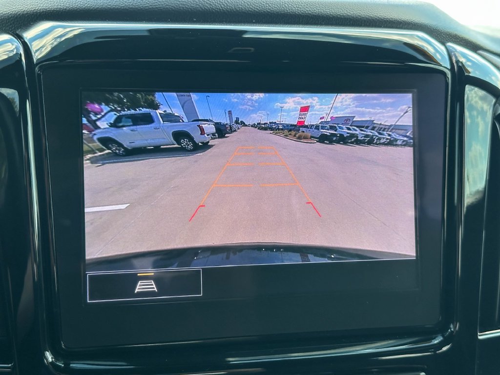 Used 2022 Chevrolet Traverse LT FWD image 35