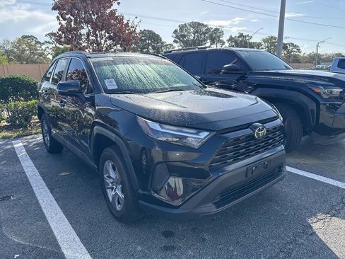 Used 2022 Toyota RAV4 XLE image 2