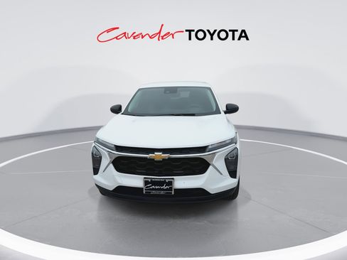 Used 2024 Chevrolet Trax LS FWD image 3