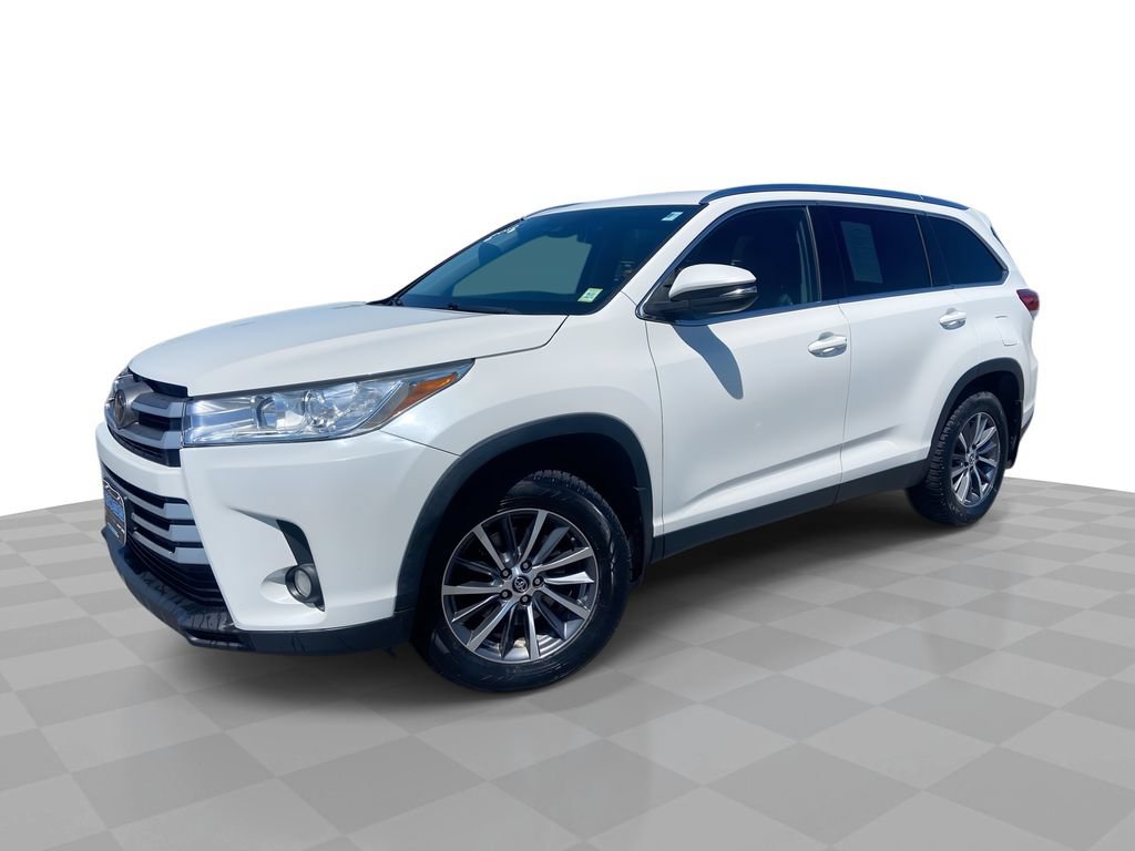 Used 2019 Toyota Highlander XLE AWD/4WD image 1