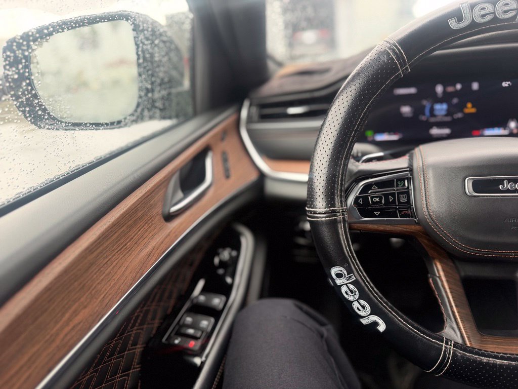 Used 2023 Jeep Grand Cherokee Summit w/ Luxury Tech Group V AWD/4WD image 7